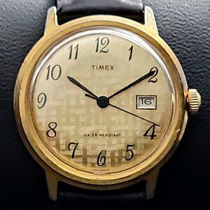Vintage Timex Gold-Tone Date Watch – Textured Basket Weave Dial